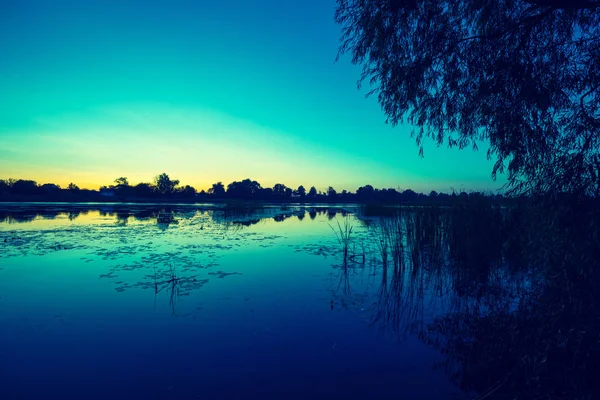 Manhã Cedo Amanhecer Sobre Lago Lago Calmo Antes Nascer Sol — Fotografia de Stock