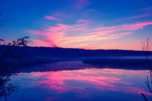 Sabah Erkenden Göl Üzerinde Şafak Sakin Göl Güneş Doğmadan Önce — Stok fotoğraf