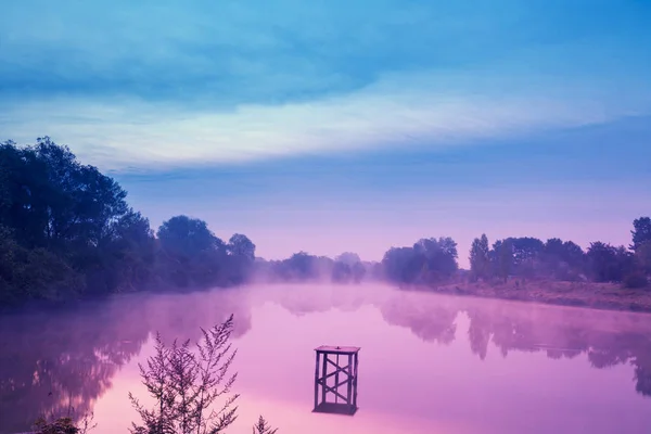 Рано Утром Рассвет Над Озером Спокойное Озеро Перед Восходом Солнца — стоковое фото