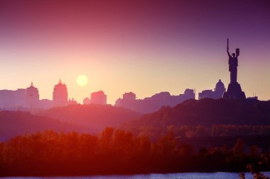 Manzarası, şehir merkezinde. Akşam Kiev şehri. Sağ sahil Dinyeper Nehri. Ukrayna, Europe