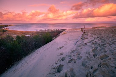 Parnidis dune üzerinden günbatımı Güz, Neringa, Litvanya