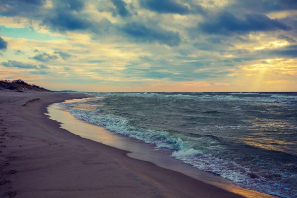 Bezludnej Plaży Sztormowej Pogody — Zdjęcie stockowe