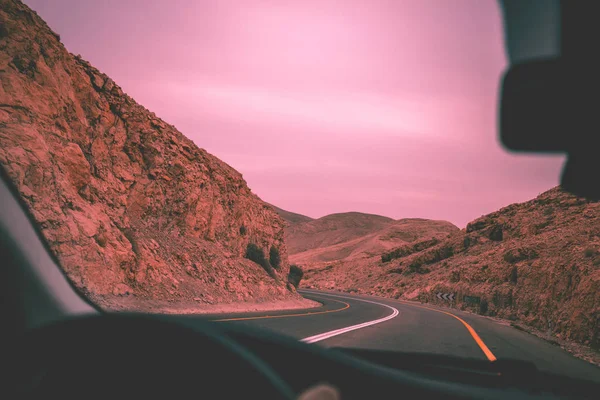 Auto Fahren Auf Einer Einsamen Bergstraße Bergblick Auf Autobahn Und — Stockfoto