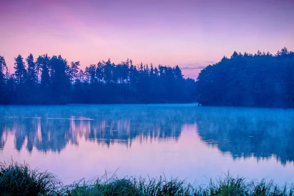 Alba Magica Sul Lago Con Bellissimo Riflesso Sull Acqua Sereno — Foto Stock