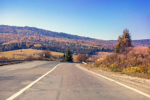 Autorijden Bergweg Lege Weg Uitzicht Van Een Auto Van Een — Stockfoto