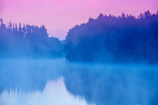 Magiczny Wschód Słońca Nad Jeziorem Piękną Refleksją Nad Wodą Spokojne — Zdjęcie stockowe