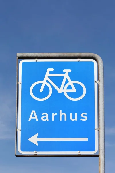 Bike lane tecken till Aarhus city i Danmark — Stockfoto