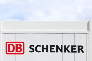 DB Schenker logosu bir duvar