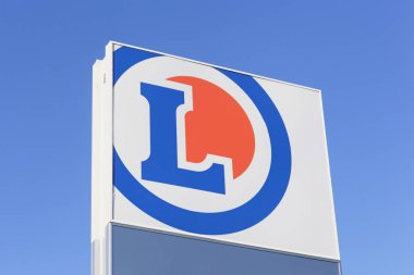 Leclerc logosu bir panel