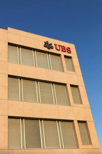 Офисное здание UBS — стоковое фото