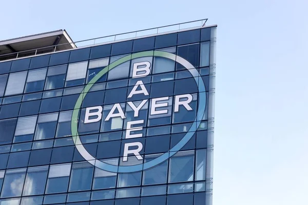 Gedung Bayer dan kantor — Stok Foto