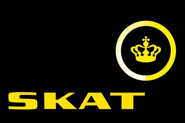 Logotipo de la autoridad tributaria danesa en una pared llamada Skat en danés —  Fotos de Stock