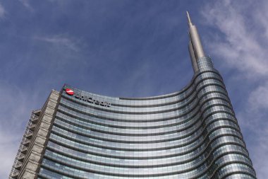 Unicredit kule Milan, İtalya'daki gökdelendir 