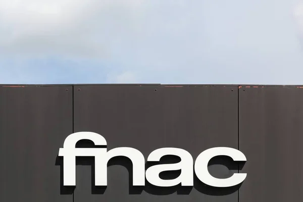 Fnac-Logo an einer Wand — Stockfoto