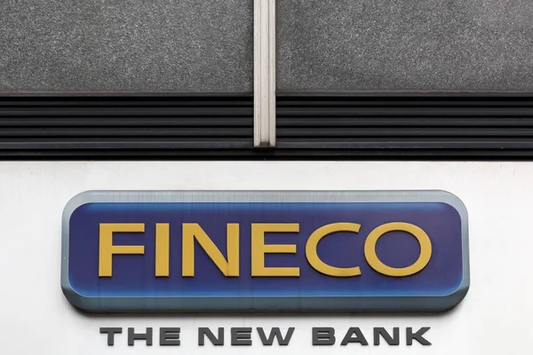 Fineco bank logo an der wand — Stockfoto