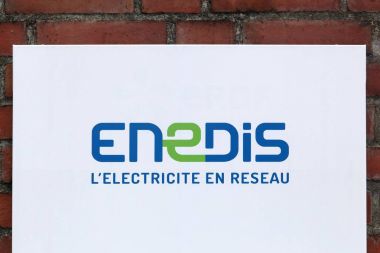 Enedis logo bir duvar