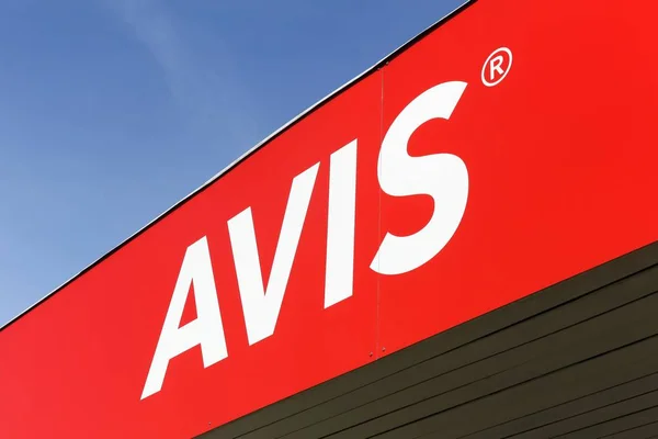 Avis-Logo an einer Wand — Stockfoto