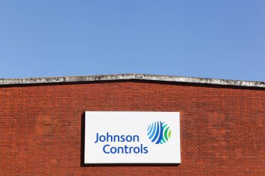 Johnson logo bir duvar üzerinde kontrol eder.