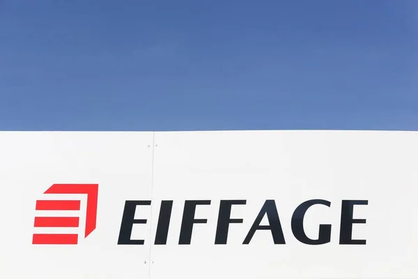 Eiffage-Logo an einer Wand — Stockfoto
