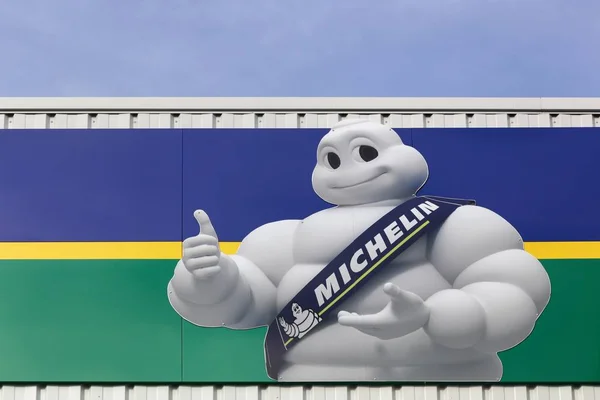 Logotipo Michelin em uma parede — Fotografia de Stock