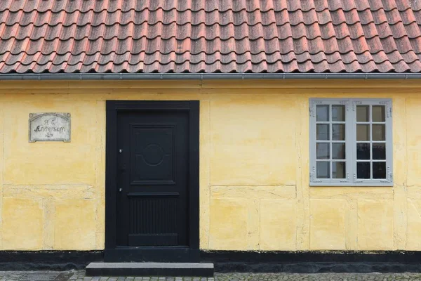 Σπίτι και γέννησης τόπος ο παραμυθάς Χανς Κρίστιαν Άντερσεν σε Οντένσε, Δανία — Φωτογραφία Αρχείου