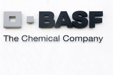 BASF logosu bir duvar