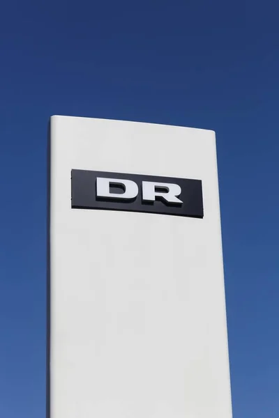 Logotipo DR em um painel — Fotografia de Stock