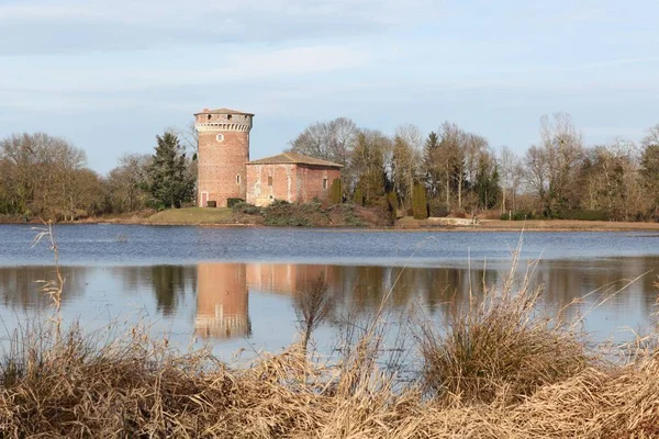 Middeleeuwse toren van Le Plantay la Dombes regio, Frankrijk — Stockfoto