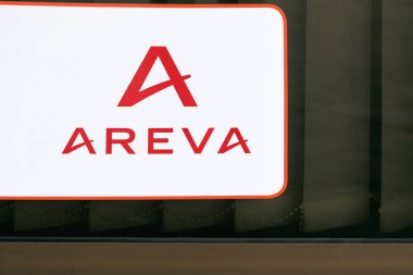 Bir duvar üzerinde Areva logo