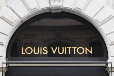 Louis Vuitton işareti bir duvar