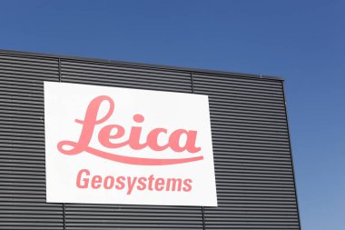 Leica geosystems işareti bir duvar