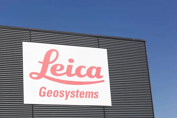 Leica geosystems 벽에 서명 — 스톡 사진