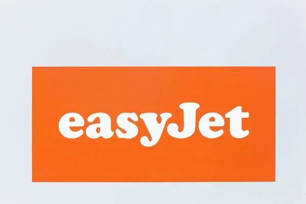 Η easyJet λογότυπο σε έναν τοίχο — Φωτογραφία Αρχείου