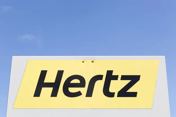 Hertz-logo op een paneel — Stockfoto