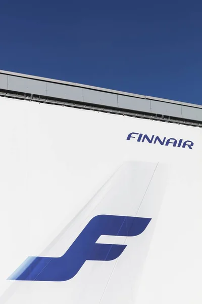 Finnair-Werbung an einer Wand — Stockfoto
