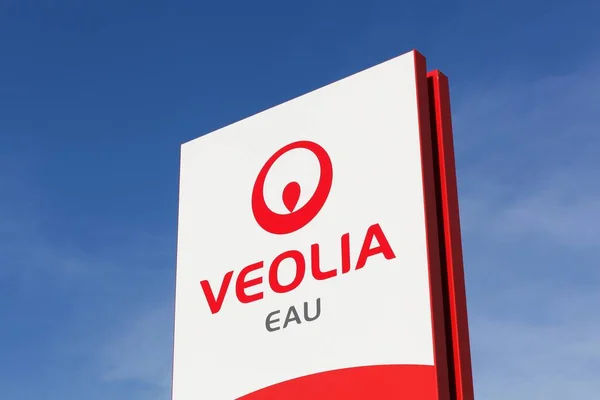 Veolia-Wasser-Logo auf einer Platte — Stockfoto
