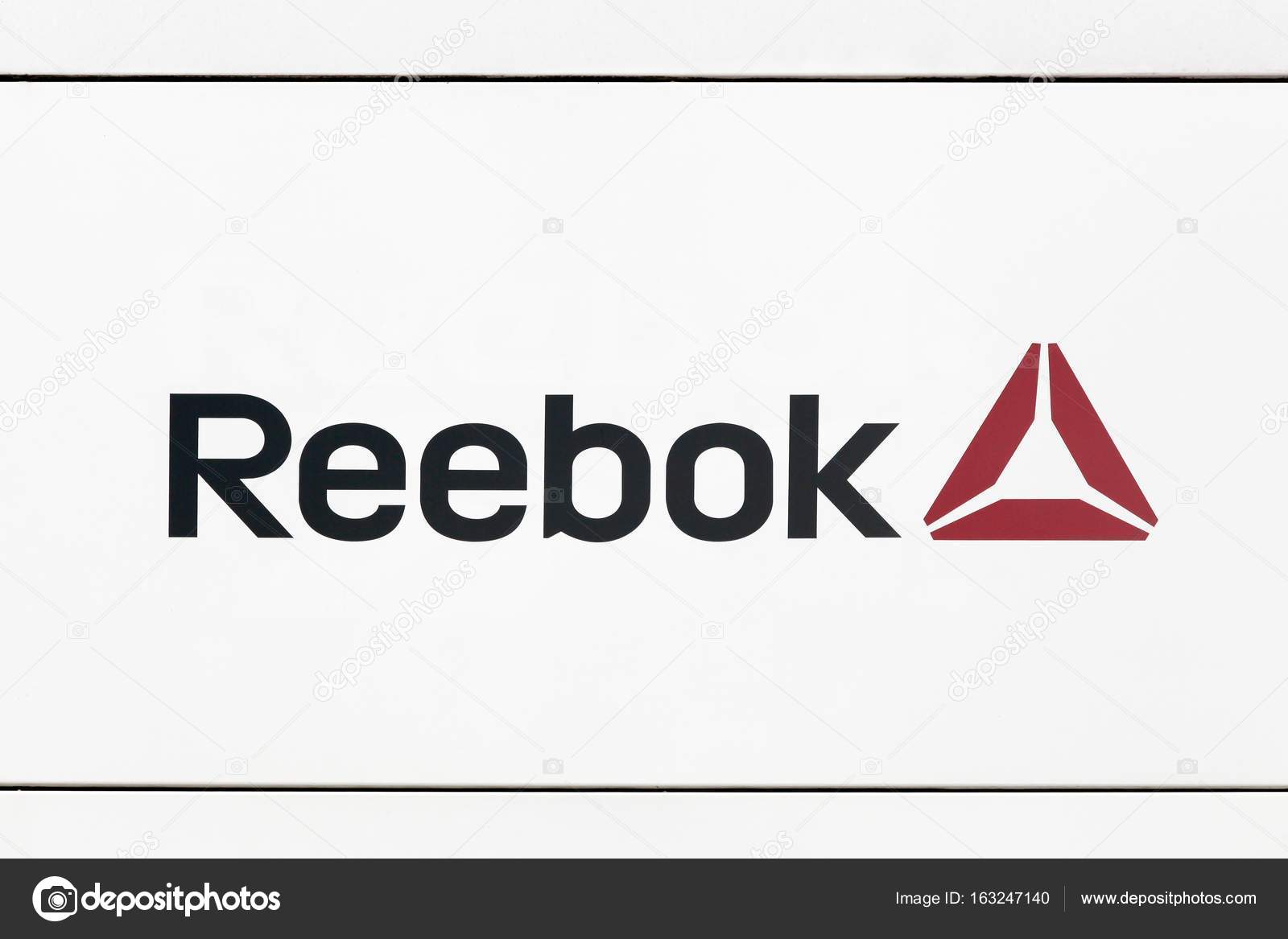 Reebok Logo Reebok Logo On A Wall Stock Editorial Photo C Ricochet69