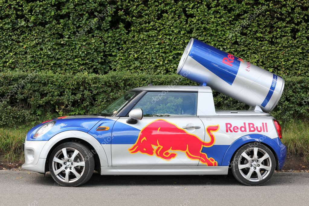 Red Bull reklama samochód Mini Cooper w Danii Zdjęcie