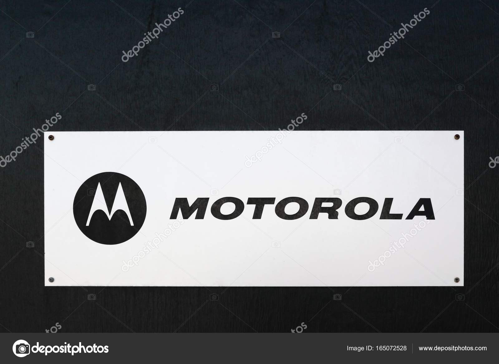 Logotipo de Motorola en una puerta — Foto editorial de stock #165072528  ©ricochet69, image size:1600x1167