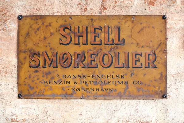 A Shell oil a falon régi és vintage reklám — Stock Fotó