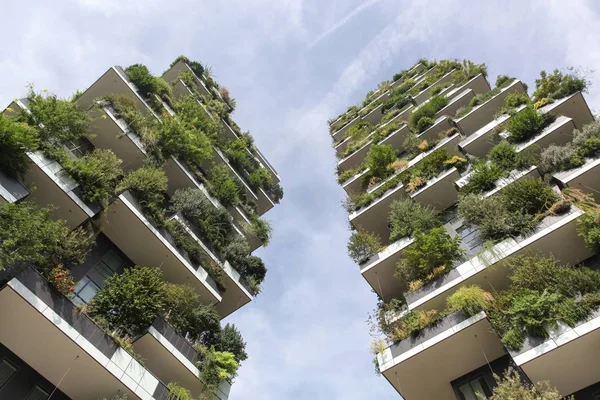 Vertikales Waldgebäude namens bosco verticale auf italienisch, milan, italien — Stockfoto