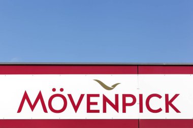 Bir duvara Movenpick logosu