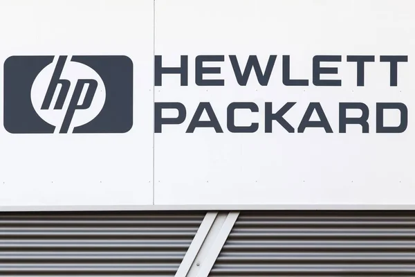 Hewlett-Packard-Schild an einer Wand — Stockfoto