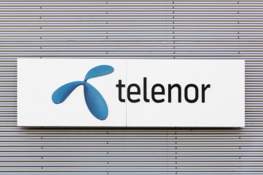 Bir cephe logosuna Telenor