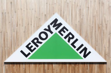 Leroy Merlin logosu bir duvar