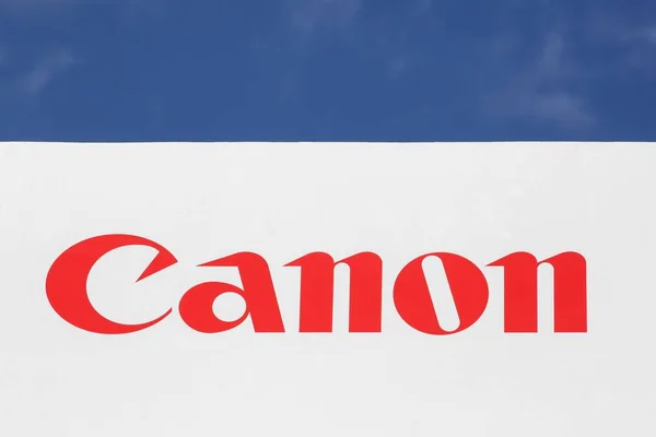 Logo Canon en una fachada — Foto de Stock