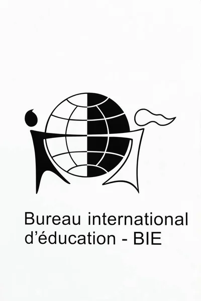 Бюро міжнародної освіти логотип на стіні — стокове фото