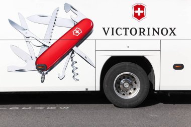 Bir otobüs Victorinox reklam