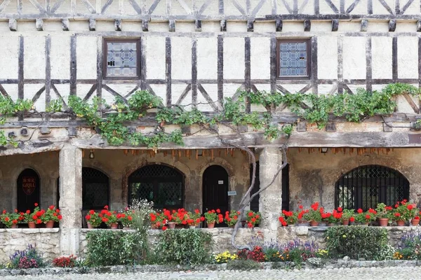 Huis in het middeleeuwse dorp van Perouges in Frankrijk — Stockfoto