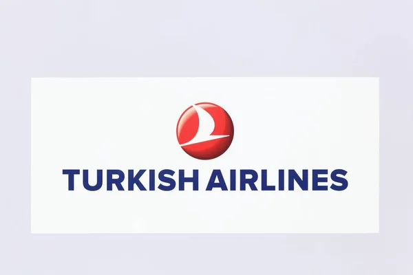 Turkish Airlines логотип на стіні — стокове фото